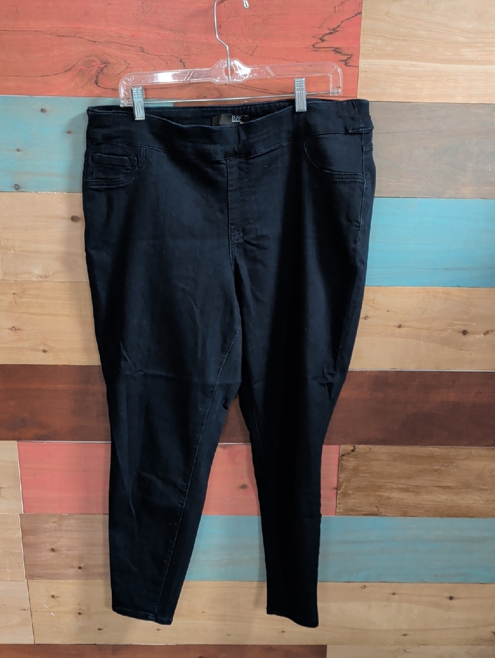 1822 Denim Women's Black Skinny Jeans - Classic Stretch Fit